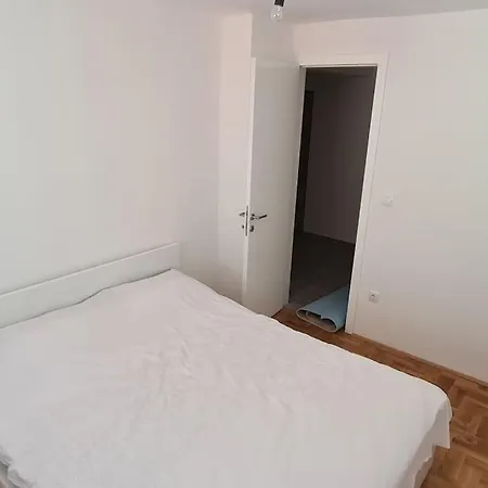 Lovely Small Near The Airport. Daire Saraybosna