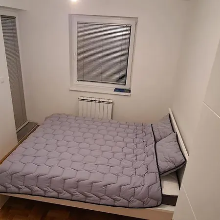 Lovely Small Near The Airport. Saraybosna